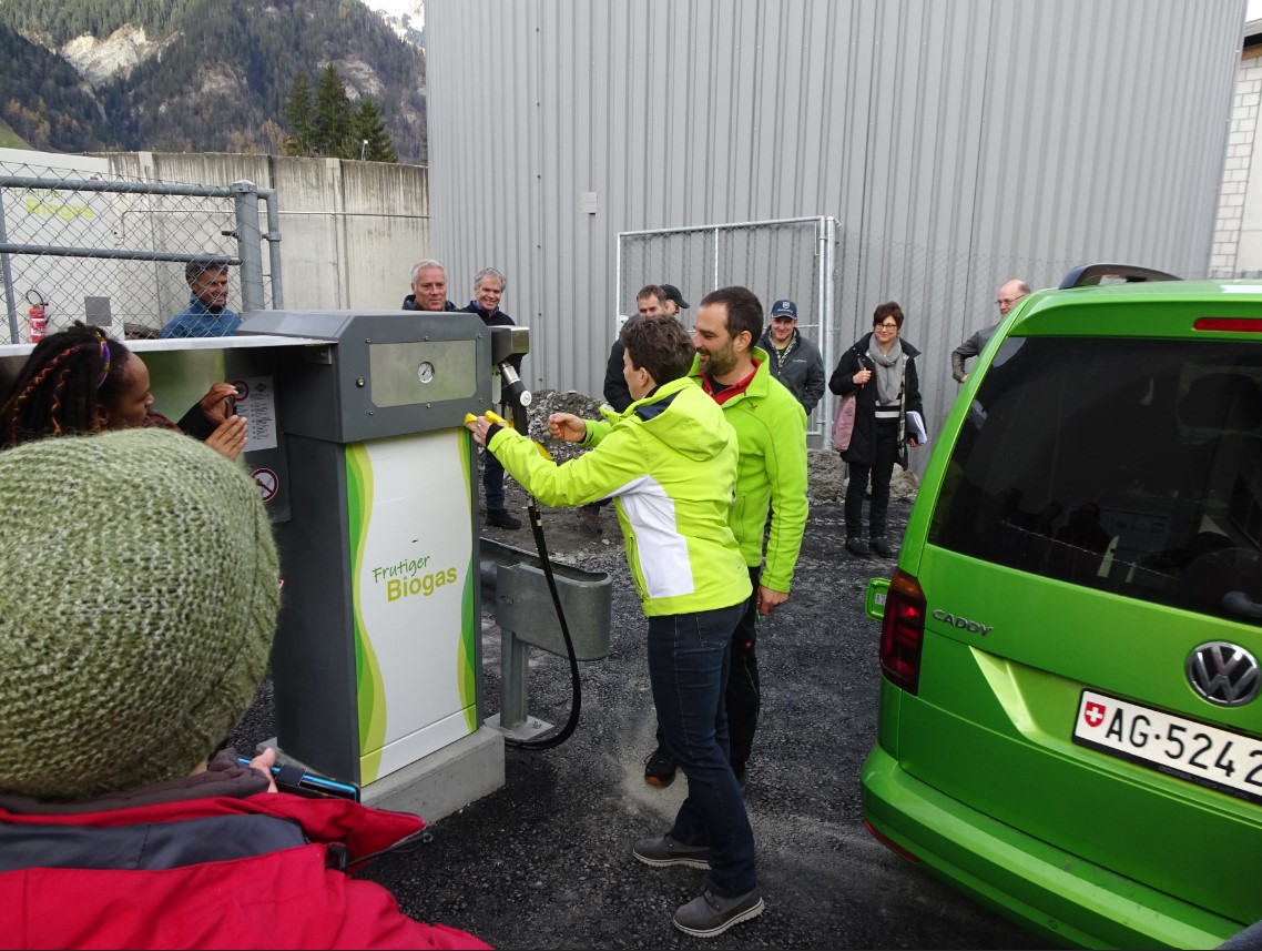 Frutigen erhält die erste reine BiogasTankstelle fahrBiogas EnergieGenossenschaft Frutigen erhält die erste reine BiogasTankstelle fahrBiogas EnergieGenossenschaft